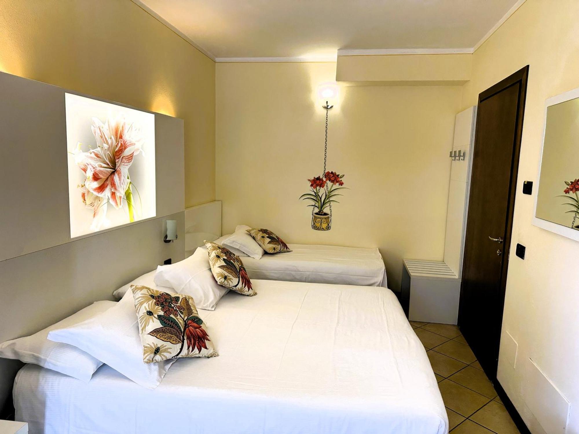 Dependance Pesce D'Oro Hotel Verbania Exterior foto