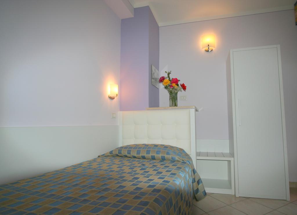 Dependance Pesce D'Oro Hotel Verbania Cameră foto
